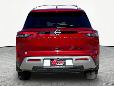 Used 2025 Nissan Pathfinder SL w/ Black Appearance Package image 5