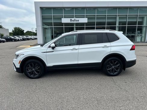 Certified 2024 Volkswagen Tiguan SE w/ Panoramic Sunroof Package AWD/4WD image 5