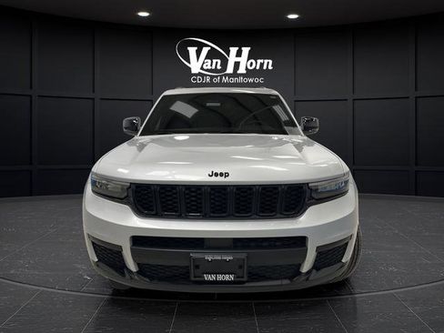 Used 2024 Jeep Grand Cherokee L Altitude image 11