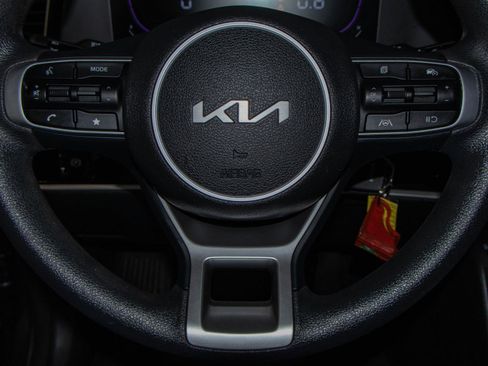 Used 2025 Kia Sportage LX image 11