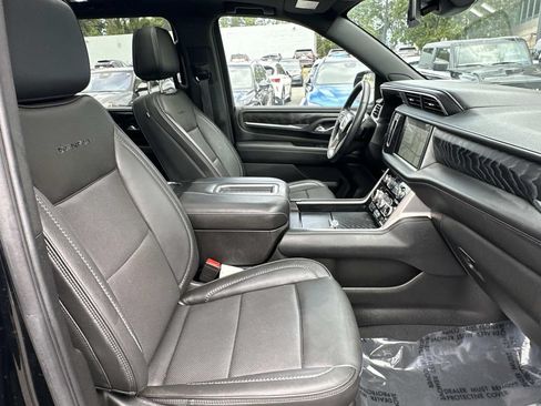 Used 2024 GMC Yukon XL Denali AWD/4WD image 14