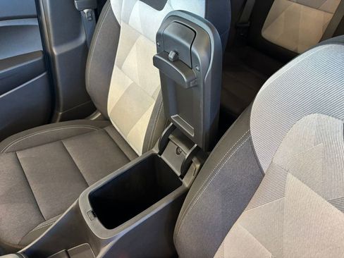 Used 2025 Chevrolet Trax RS w/ Sunroof Package FWD image 19