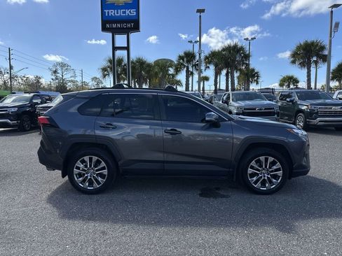 Used 2022 Toyota RAV4 XLE Premium image 17