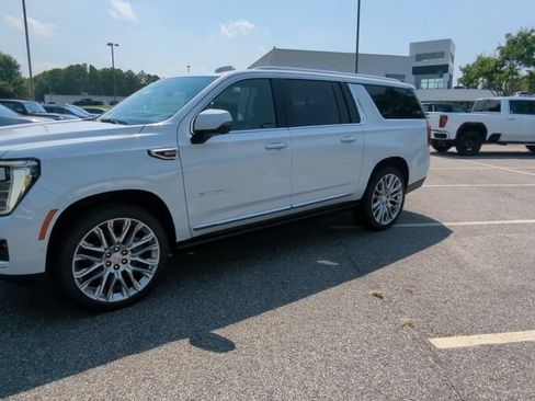 Used 2026 GMC Yukon XL Denali w/ Denali Reserve Package AWD/4WD image 4