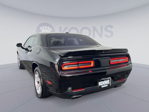 Used 2021 Dodge Challenger SXT image 4