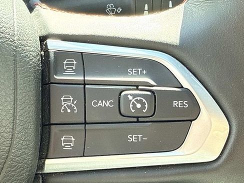 Used 2022 Jeep Compass Trailhawk w/ Trailhawk Convenience Group AWD/4WD image 16