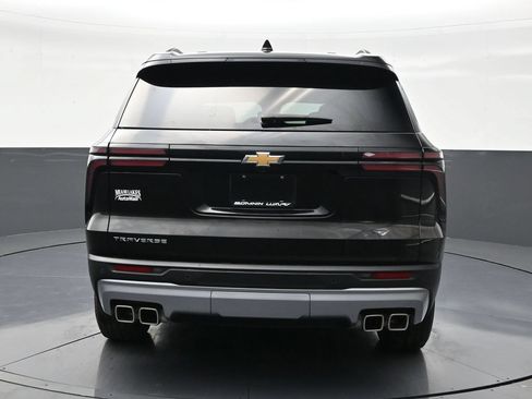 Used 2025 Chevrolet Traverse LT FWD image 4