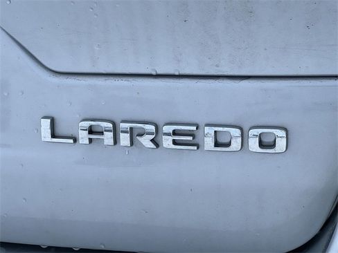 Used 2023 Jeep Grand Cherokee Laredo image 11
