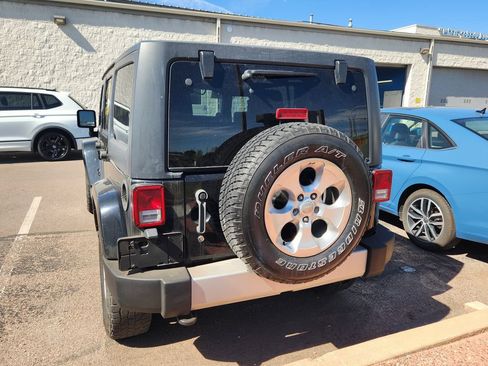 Used 2013 Jeep Wrangler Unlimited Sahara AWD/4WD image 9