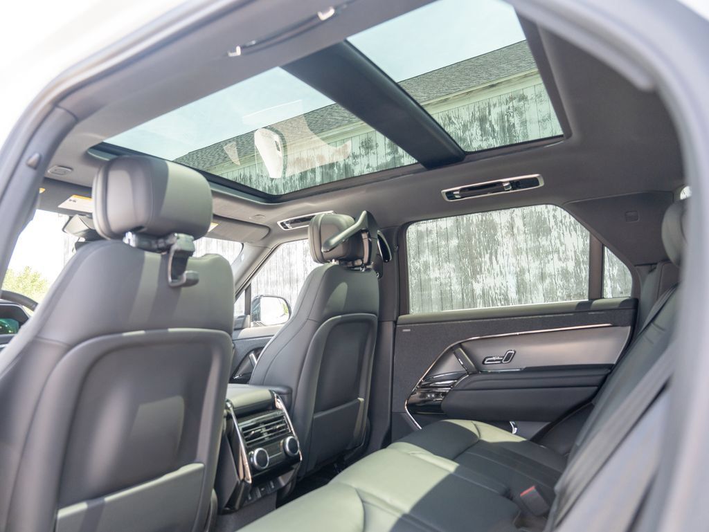 New 2026 Land Rover Range Rover Sport SE AWD/4WD image 22