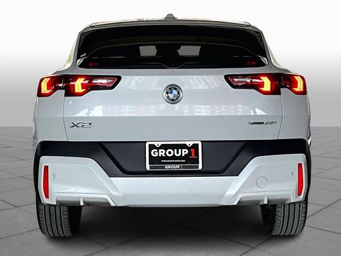 Certified 2025 BMW X2 xDrive28i image 4