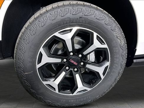 New 2026 GMC Yukon AT4 w/ AT4 Premium Plus Package AWD/4WD image 13