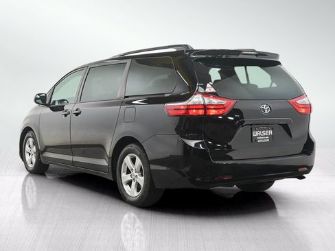 Used 2016 Toyota Sienna LE FWD image 3