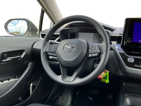 Used 2025 Toyota Corolla LE FWD image 11