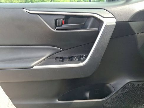 Used 2022 Toyota RAV4 LE FWD image 12