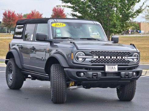 New 2025 Ford Bronco Badlands w/ Sasquatch Package AWD/4WD image 3