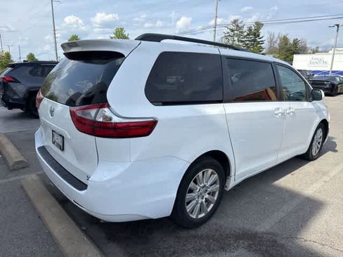 Used 2017 Toyota Sienna LE AWD/4WD image 5