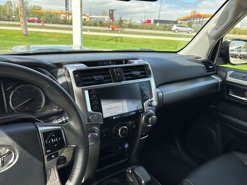 Used 2022 Toyota 4Runner TRD Sport w/ Technology Package AWD/4WD image 33