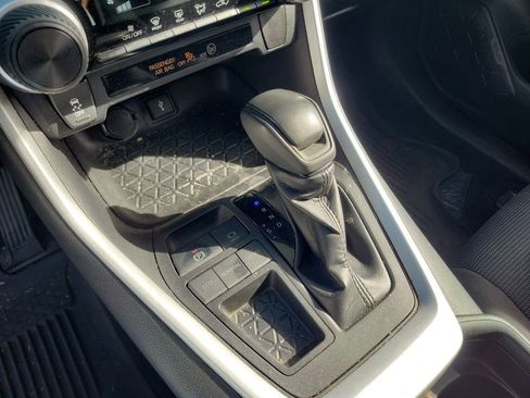 Used 2021 Toyota RAV4 LE image 28