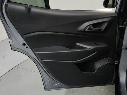 Used 2025 Chevrolet Trax LS w/ LS Convenience Package image 17