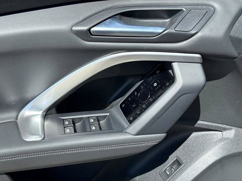 Used 2025 Audi Q5 Premium w/ Convenience Package image 17