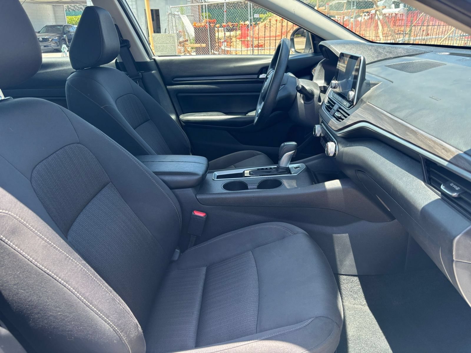 Used 2025 Nissan Altima 2.5 SV FWD image 35