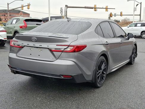 Used 2025 Toyota Camry SE image 6