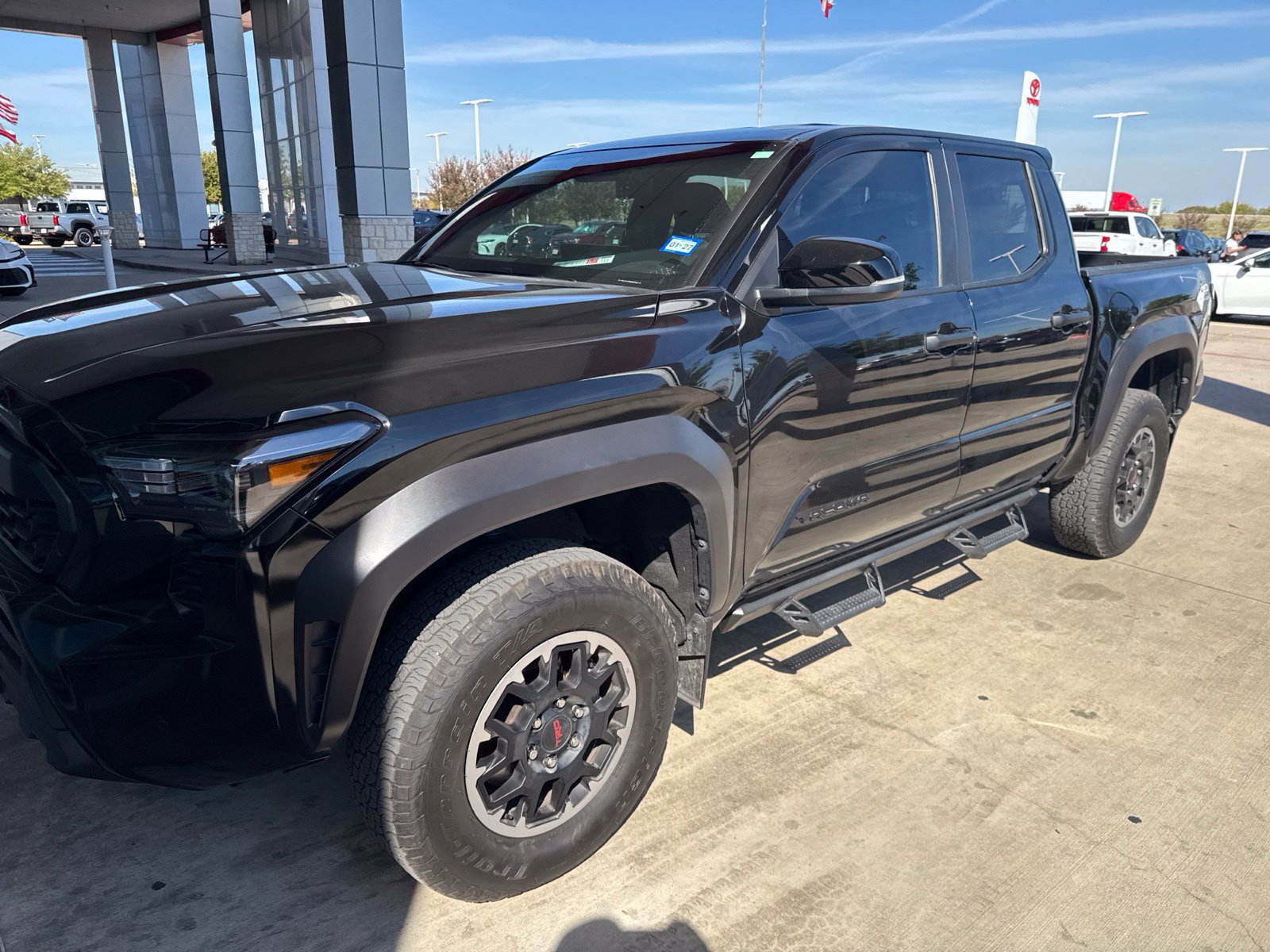 Used 2024 Toyota Tacoma TRD Off-Road w/ TRD Off Road Upgrade Package AWD/4WD image 1