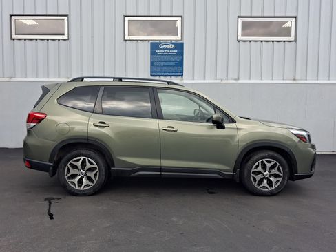 Used 2019 Subaru Forester Premium w/ All-Weather Package AWD/4WD image 9