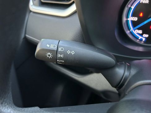 Used 2025 Toyota RAV4 XLE image 22