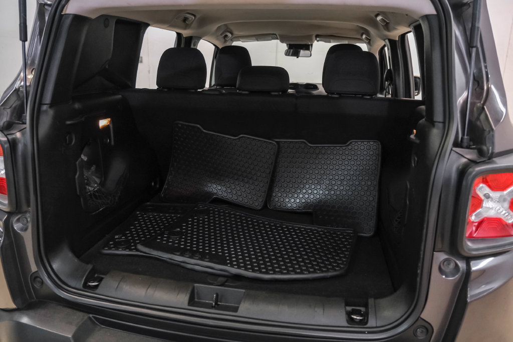 Used 2017 Jeep Renegade Latitude w/ Cold Weather Group AWD/4WD image 46