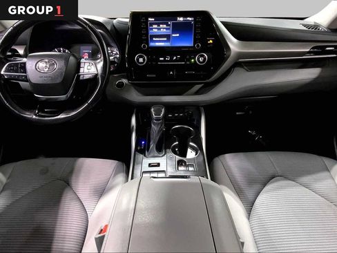 Certified 2021 Toyota Highlander LE AWD/4WD image 16