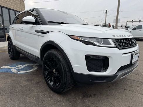 Used 2019 Land Rover Range Rover Evoque SE image 3