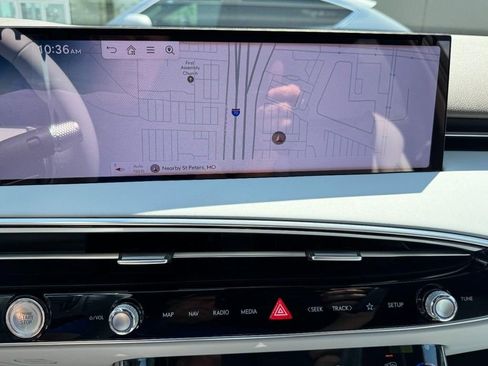 Used 2026 Genesis GV70 2.5T Advanced image 16