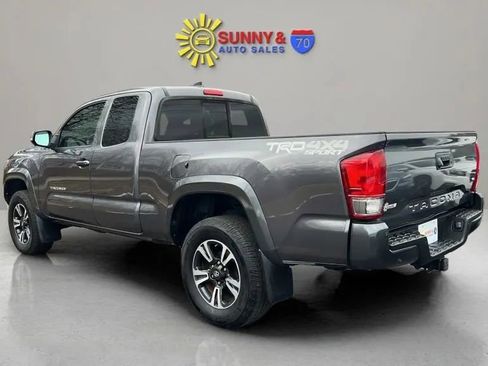 Used 2017 Toyota Tacoma TRD Sport image 6