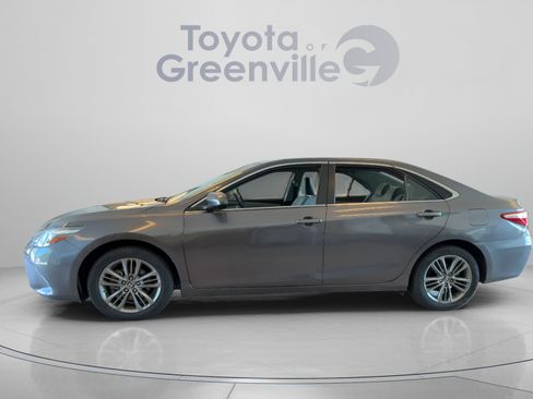 Used 2017 Toyota Camry SE FWD image 2