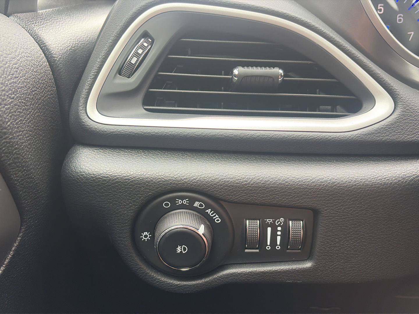 Used 2026 Chrysler Pacifica Select FWD image 15