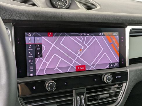 Certified 2025 Porsche Macan S AWD/4WD image 18