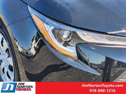 Used 2025 Toyota Corolla LE FWD image 9