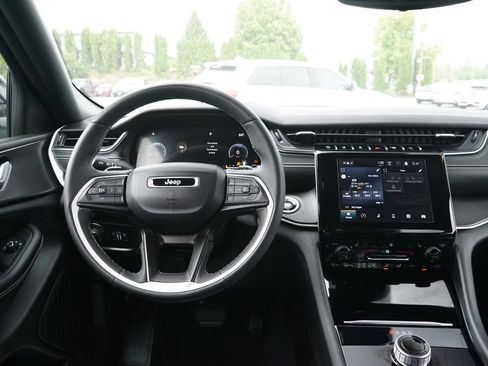 Used 2023 Jeep Grand Cherokee L Laredo AWD/4WD image 10
