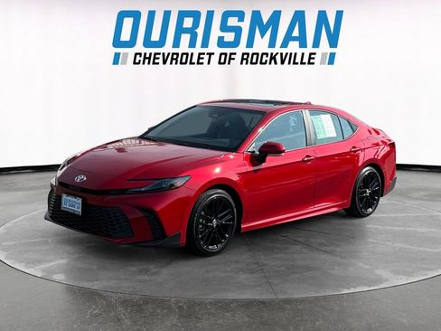 Used 2025 Toyota Camry SE w/ Convenience Package FWD image 2