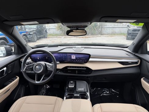 Used 2025 Buick Enclave Preferred w/ Power Package image 32