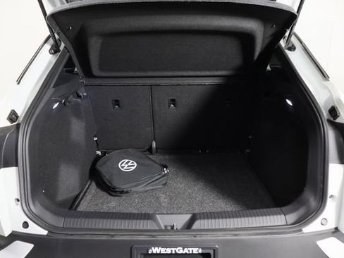 Used 2024 Volkswagen ID.4 2WD image 16