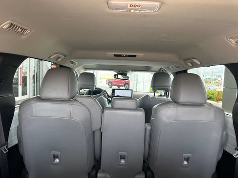 Certified 2025 Toyota Sienna XLE FWD image 20