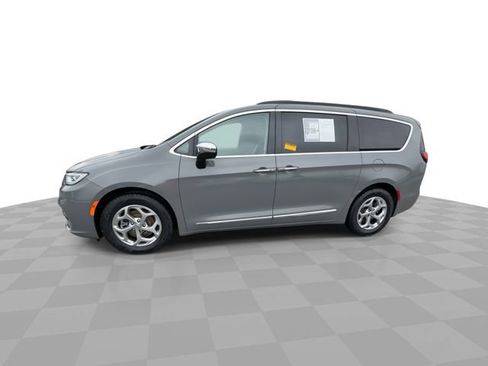 Used 2023 Chrysler Pacifica Limited FWD image 5