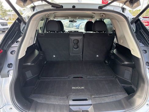 Used 2018 Nissan Rogue SV w/ Premium Package image 18