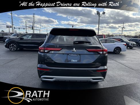 Used 2024 Mitsubishi Outlander SE image 8