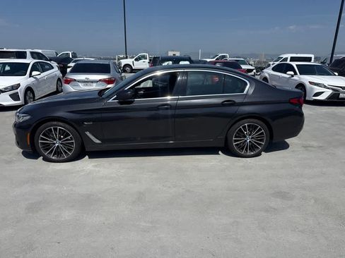 Used 2023 BMW 530e w/ Premium Package RWD image 2