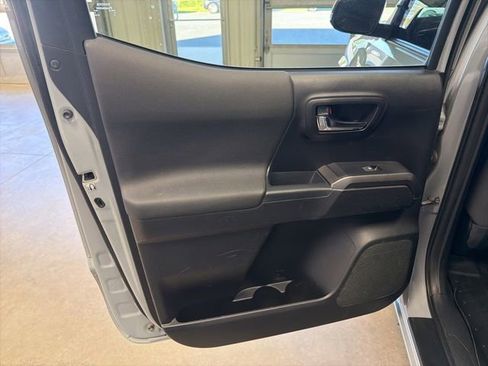 Used 2019 Toyota Tacoma TRD Sport w/ Technology Package AWD/4WD image 30
