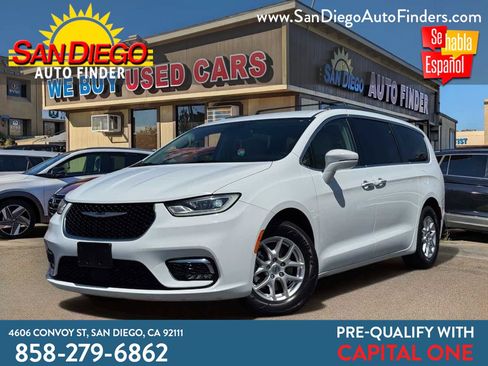 Used 2021 Chrysler Pacifica Touring-L FWD image 1